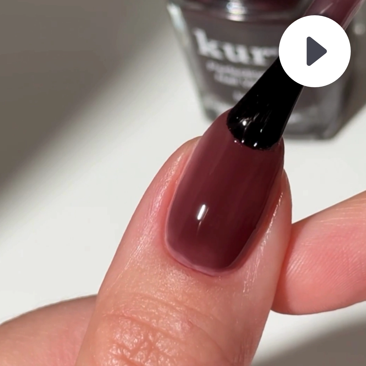 Video LONDONTOWN kur Nail Veil No.10 zpevňující tónovaná péče na nehty